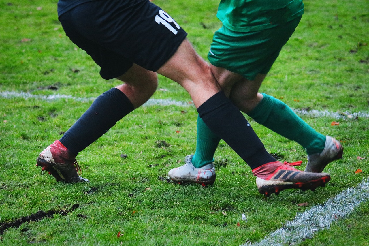 サッカーのシュートが膝に響く原因と対策は？