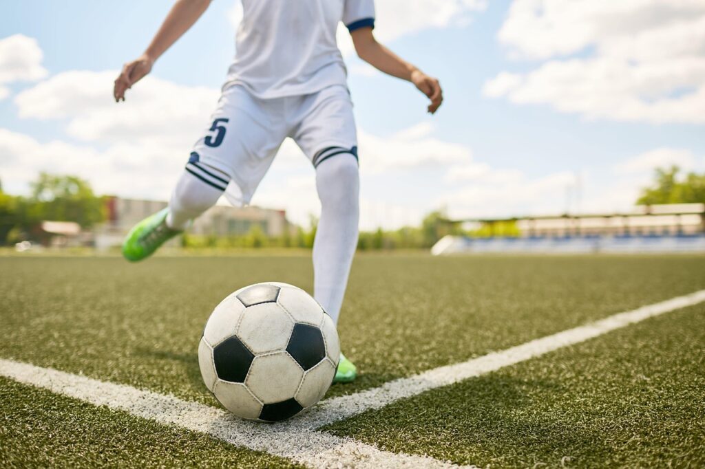 ジュニアサッカーにおけるキックフォームでのけが予防方法は？