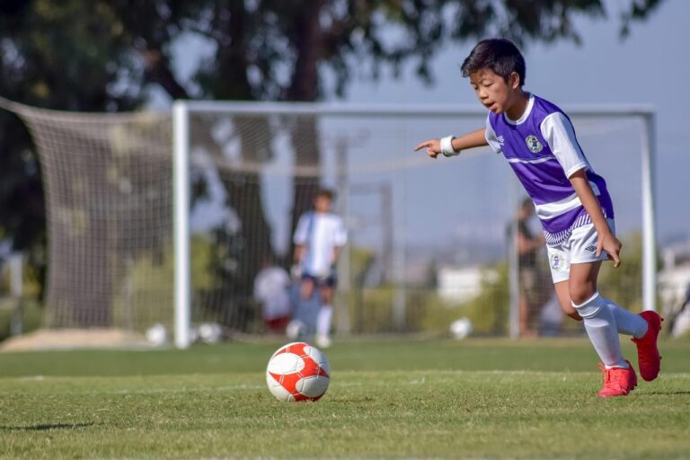 サッカーで子供が怪我をする原因は何？