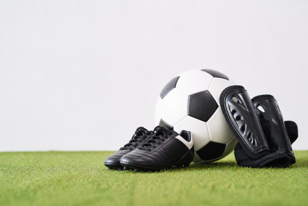 ジュニアサッカーで目にけががボール当たった時の対処法は？