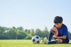 ジュニアサッカーで指を痛めたとき、骨折かどうかの見分け方は？